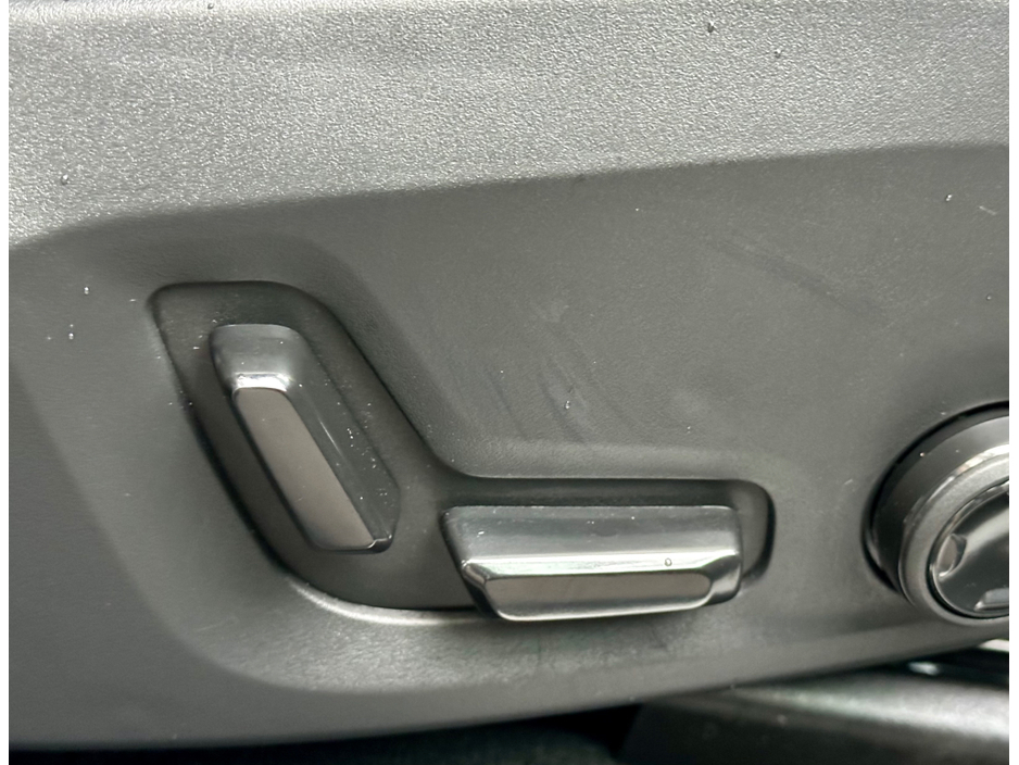 2025 Volvo XC60 ++SOLD++ + T6 PHEV A RECHARGE PLUS EDITION AWD BLACK