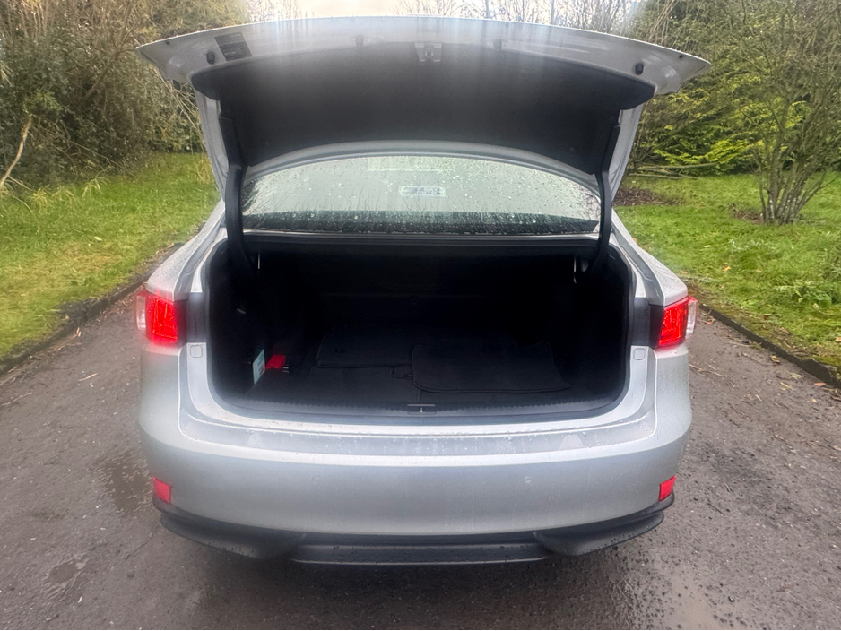 2014 Lexus IS 300 h 300 H SE AUTO 2.5 HYBRID €9,899