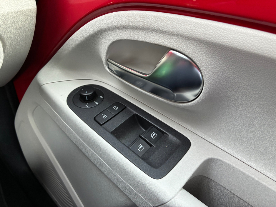 2016 Volkswagen up! DBA-AACHY 5DR €10,750