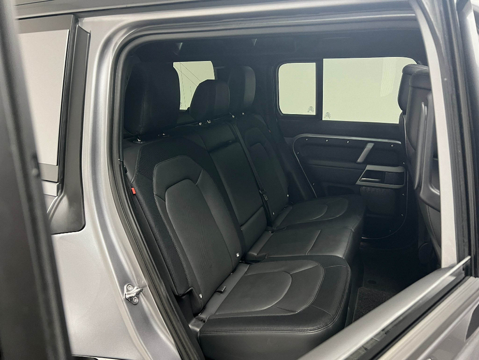 2024 Land Rover Defender HSE X-DYNAMIC P400E €87,990