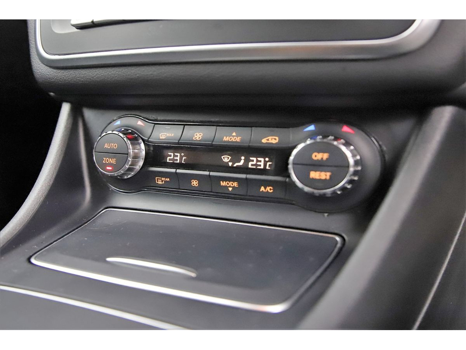 2016 Mercedes-Benz GLA Class GLA 180 *HALF LEATHER*REVERSE CAM*PARK SENSORS* €18,890