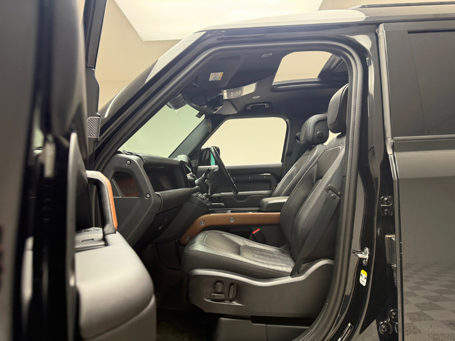 2023 Land Rover Defender X P400E FLAGSHIP MODEL €87,990