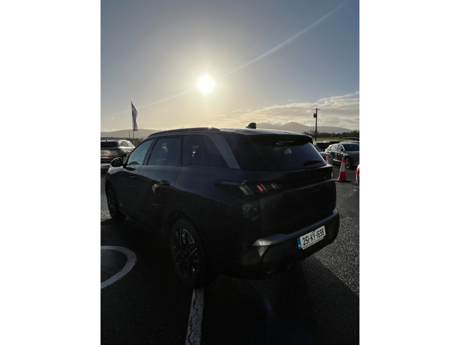 2025 Peugeot 5008 1.2 MHEV 145bhp E-DCS6 Allure €48,950