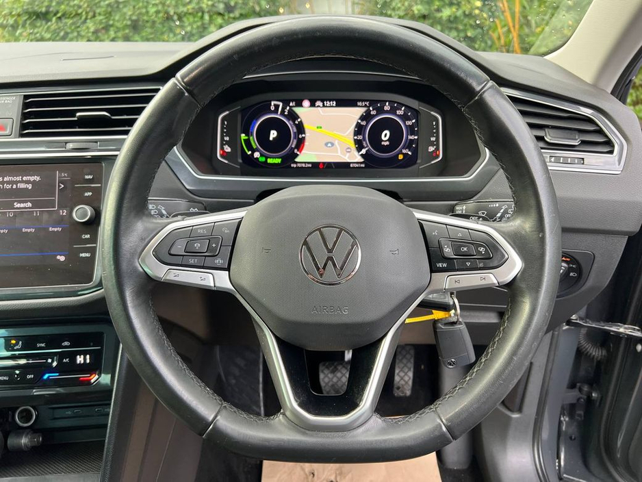 2022 Volkswagen Tiguan LIFE 1.4 TSI PLUG-IN HYBRID // FULL SERVICE HISTORY // APPLE CARPLAY/ANDROID AUTO // ADAPTIVE CRUISE CONTROL €28,950