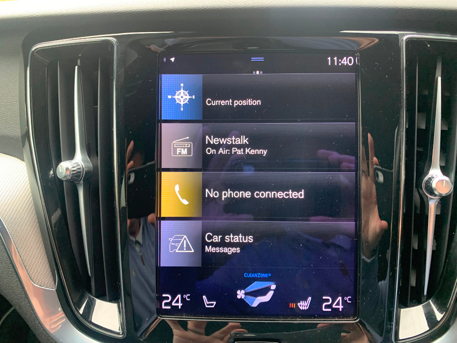 2021 Volvo V60 2.0 B4 197 BHP DSL R-DESIGN AUTO // ONE OWNER // FULL SERVICE HISTORY // STUNNING CONDITION 02/27 NCT // €270 ROAD TAX // €30,950