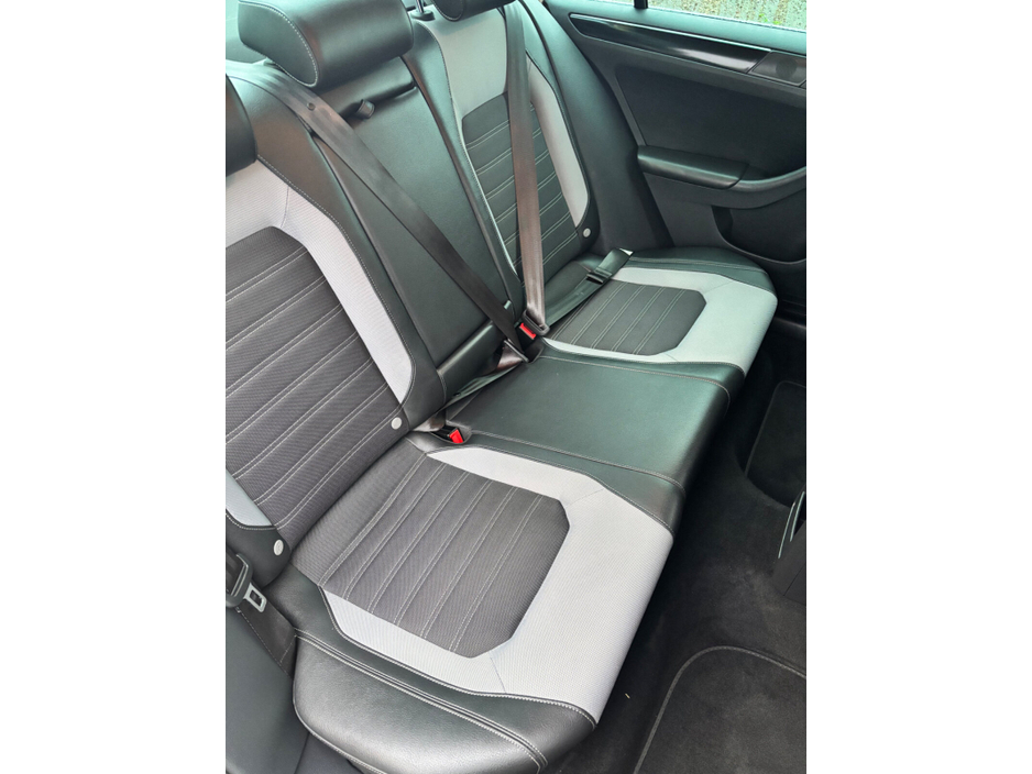 2017 Volkswagen Jetta 2.0 TDI 110HP Highline €16,995