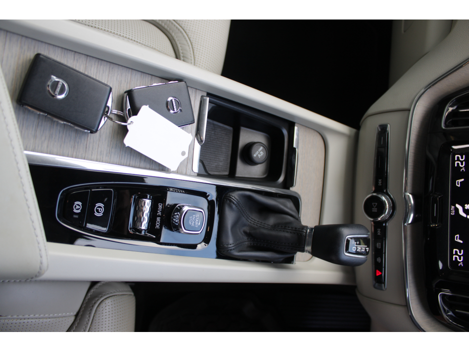 2020 Volvo XC60 2.0D4 INSCRIPTION 5DR ESTATE AUTO // 1 OWNER CAR // AS NEW CONDITION THROUGHOUT // BUY WITH CONFIDENCE AA AND SIMI APPROVED DEALER 2025 // FINANCE ARRANGED // €35,950