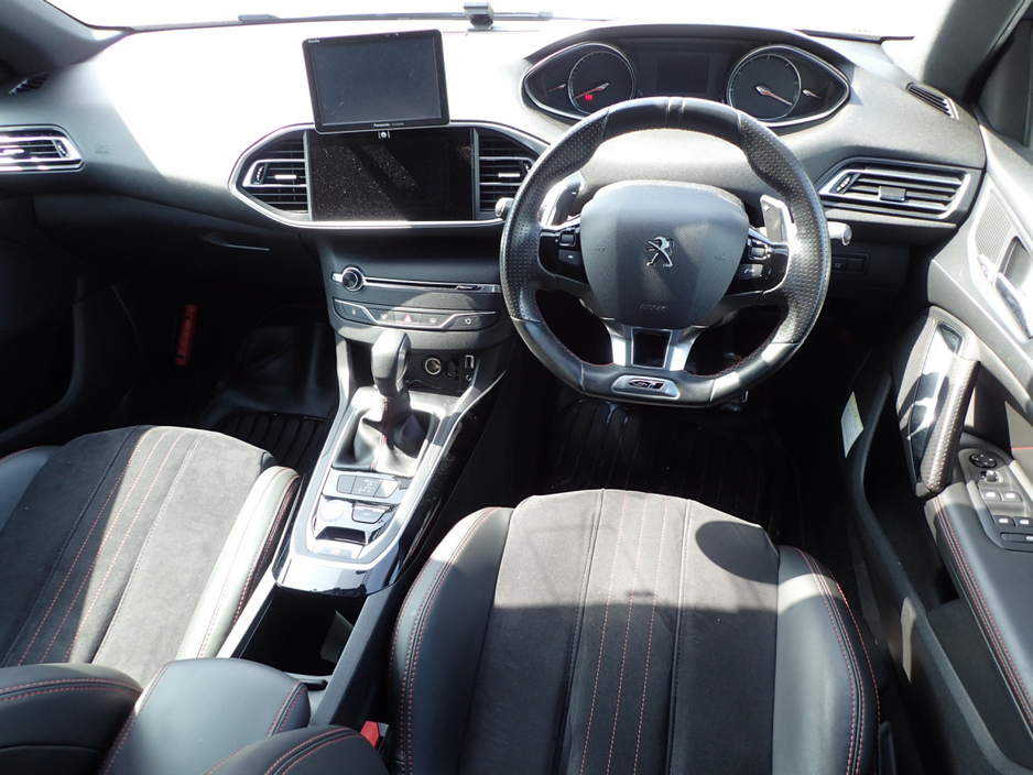 2017 Peugeot 308 GT 2.0 HDI DIESEL 180 BHP AUTOMATIC // GENUINE GT TOP SPEC CAR // GT SUEDE SPORTS BUCKET SEATS // REVERSING CAMERA // GT FLAT BOTTOM SPORTS STEERING WHEEL €17,950