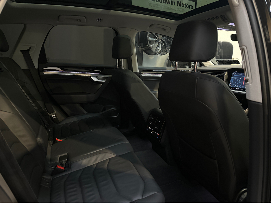 2024 Volkswagen Touareg 3.0 V6 TSIe  ELEGANCE 381PS €72,950