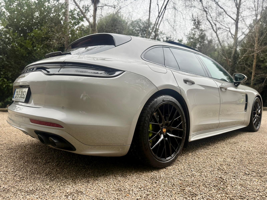 2023 Porsche Panamera 4 E-HYBRID SPORT TURISMO *Colossal Specification* €87,950
