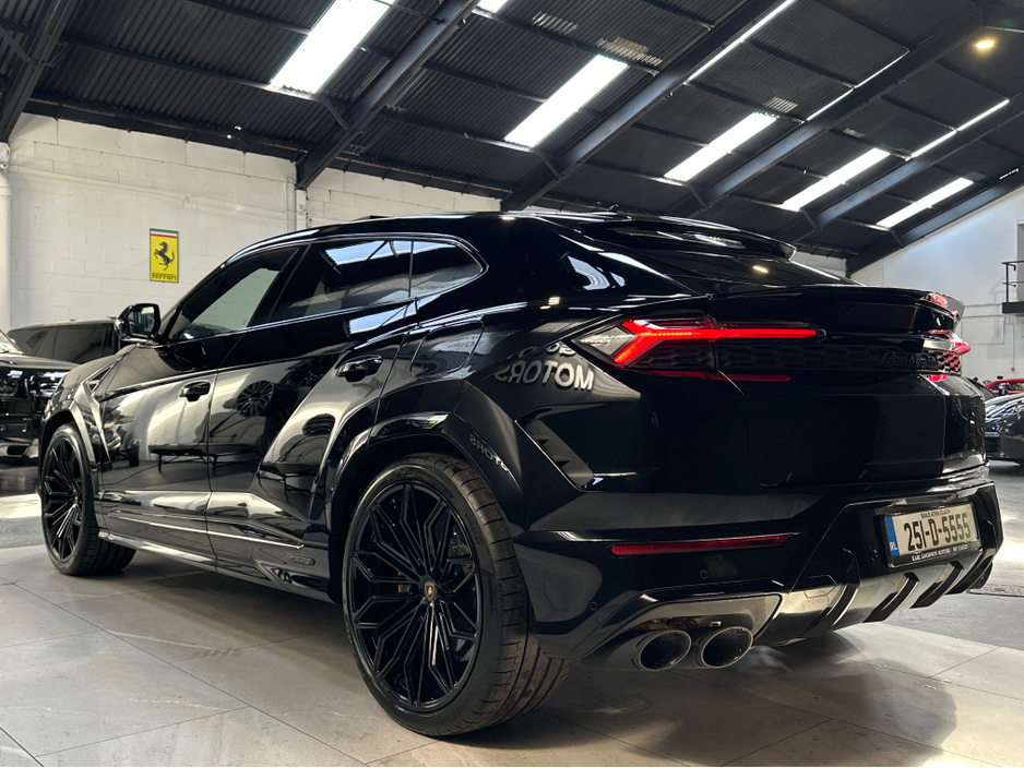 2025 Lamborghini Urus URUS S-E 4X4 V8 TWIN TURBO €359,950