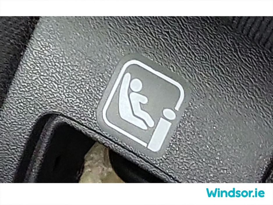 2022 Nissan Qashqai 1.3 PET MILD HYBRID SV + Glass Roof Rail Pack €25,995