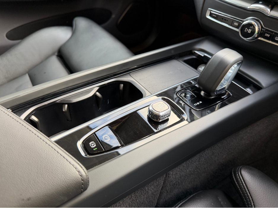 2023 Volvo XC60 ***SOLD***PLUS DARK T6 RECHARGE AWD//GREAT SPEC//LOVELY COLOUR COMBINATION//PANORAMIC ROOF//SIMI AND AA DEALER