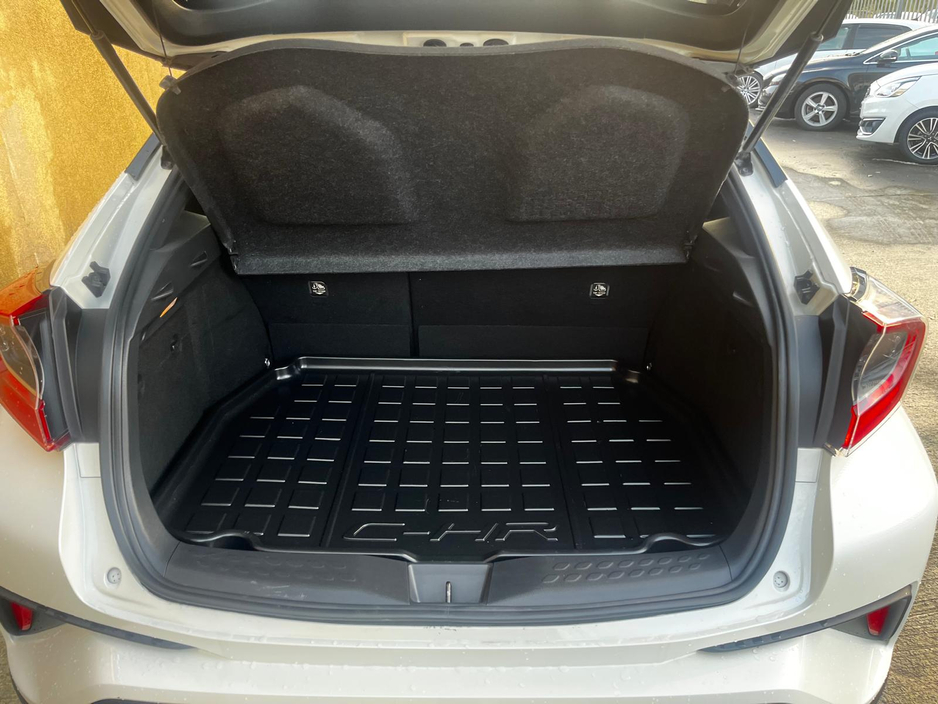 2019 Toyota C-HR Toyota C-HR 1.8 self charging hybrid €21,500