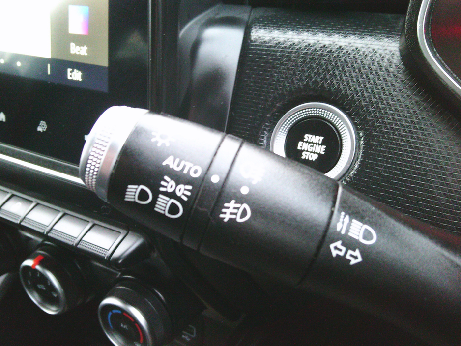 2020 Renault Clio NEW NCT 2028,  SAT./NAV., CRUISE, €180 TAX. ICONIC, LOW KMS. €12,999