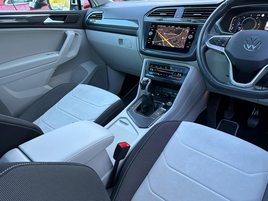 2023 Volkswagen Tiguan ELEGANCE 2.0 TDI 150HP NAV SKY VIEW €37,950