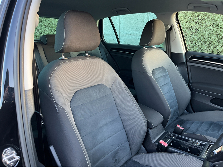 2017 Volkswagen Golf HIGHLINE AUTOMATIC 1.4 PETROL //HIGH SPEC//LOW MILES//KEYLESS ENTRY//REVERSE CAMERA//ADAPTIVE CRUISE CONTROL//BLIND SPOT WARNING// €16,950