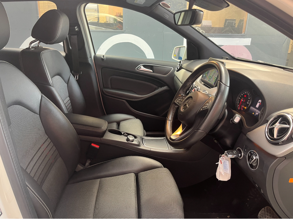 2018 Mercedes-Benz B Class ONLY €19950! AUTOMATIC B180  / 58k KMs / REVERSE CAMERA / HEATED SEATS & MORE €19,950