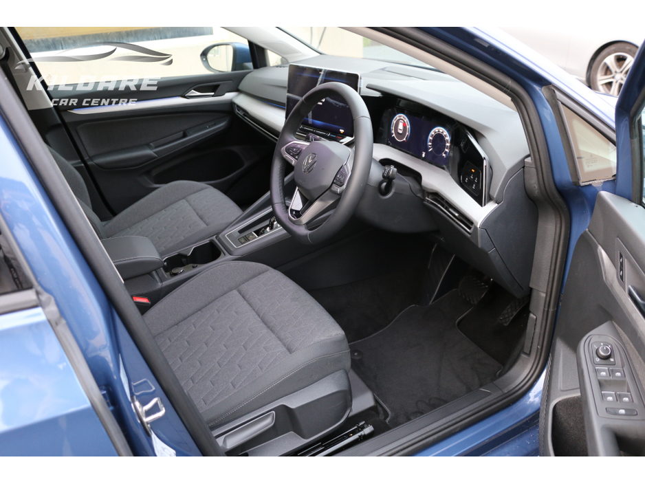 2025 Volkswagen Golf eTSI HYBRID AUTO €31,995