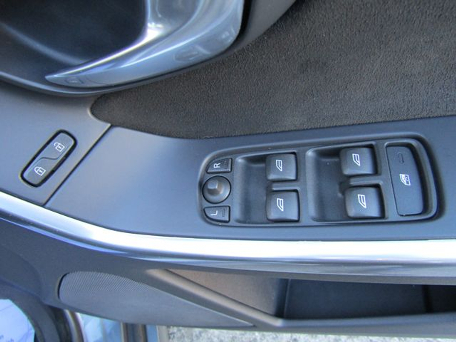 2016 Volvo XC60 2.0 D4 R-design NAV 190BHP 5DR €15,950