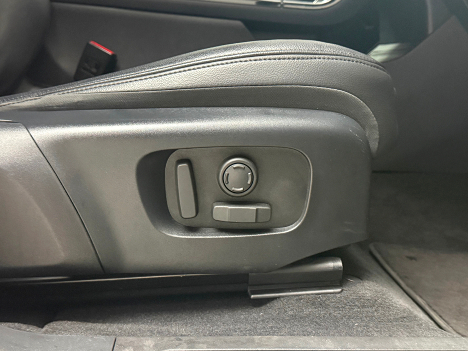 2022 Land Rover Range Rover Evoque S R-DYNAMIC P300E €37,990