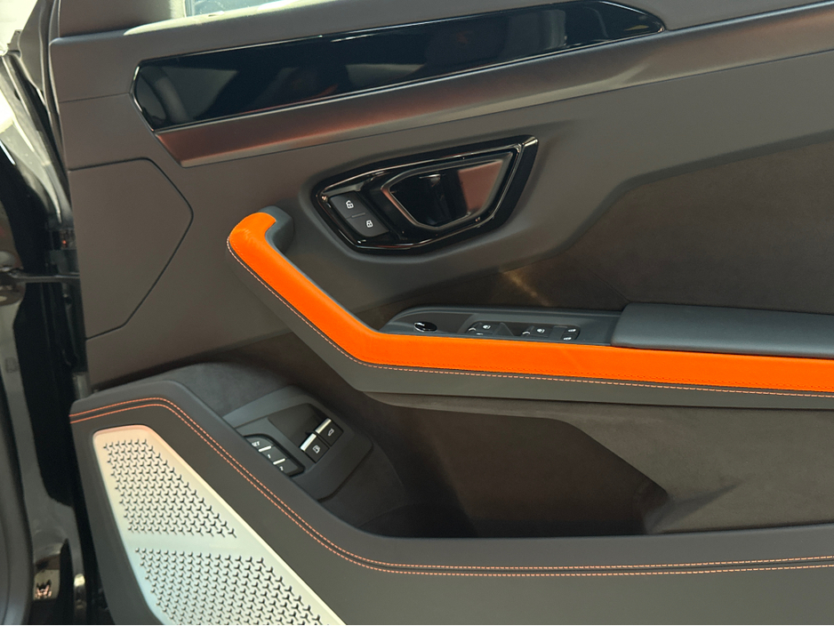 2025 Lamborghini Urus URUS S-E 4X4 V8 TWIN TURBO €359,950