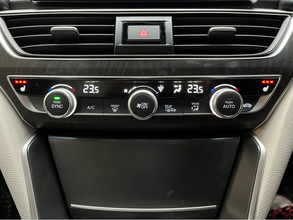 2020 Honda Accord €27950! 2020 HONDA ACCORD EX 2.0 AUTOMATIC / CRUISE CONTROL / REVERSE CAMERA / ELECTRIC MEMORY & HEATED SEATS / PANORAMIC SUNROOF / PADDLE SHIFTERS / APPLE CARPLAY €27,950