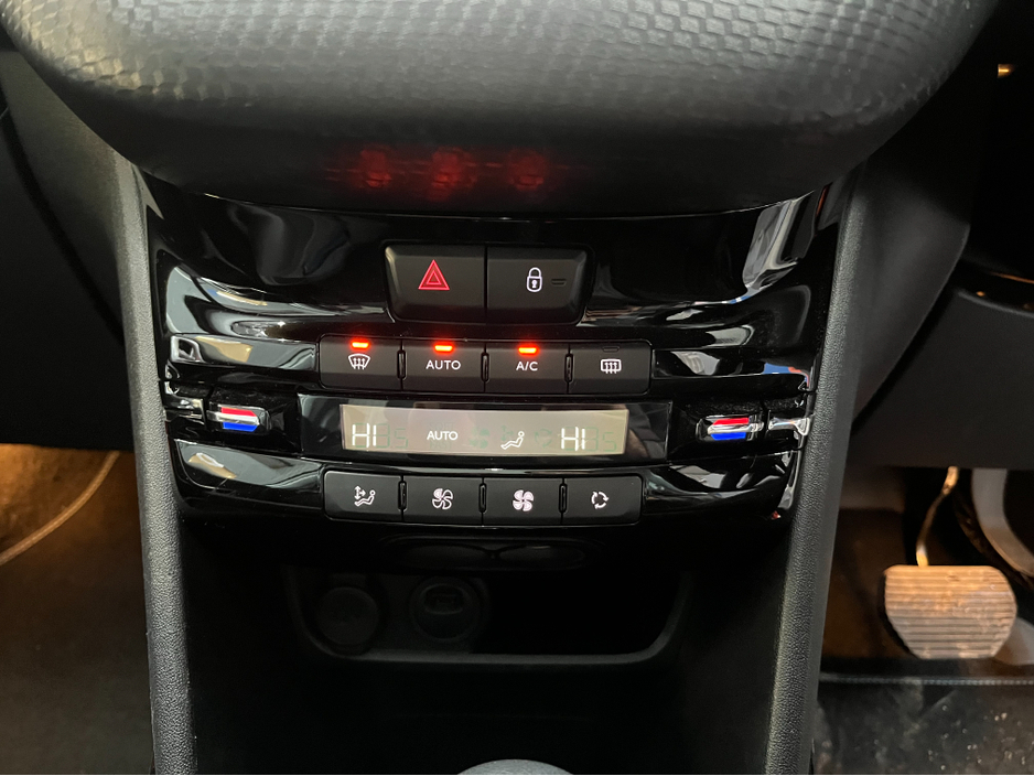 2019 Peugeot 2008 €14950 2019 PEUGEOT 2008 CROSSCITY 1.2 AUTOMATIC / HEATED SEATS / REVERSE CAMERA €14,950