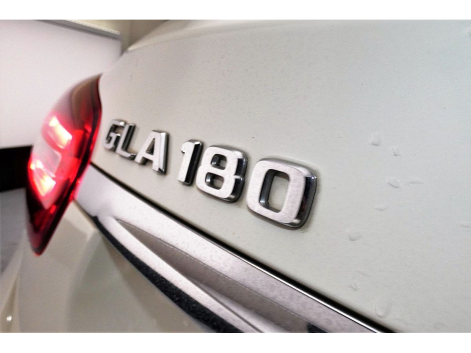 2016 Mercedes-Benz GLA Class GLA 180 *HALF LEATHER*REVERSE CAM*PARK SENSORS* €18,890