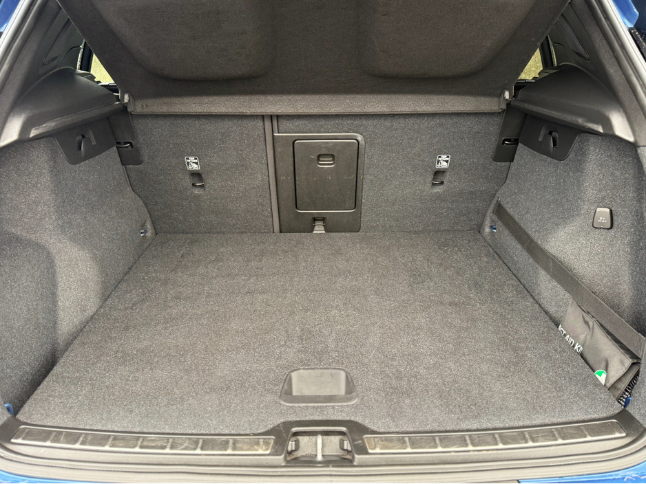 2020 Volvo XC40 D3 R-DESIGN AT 5DR AUTO €31,950