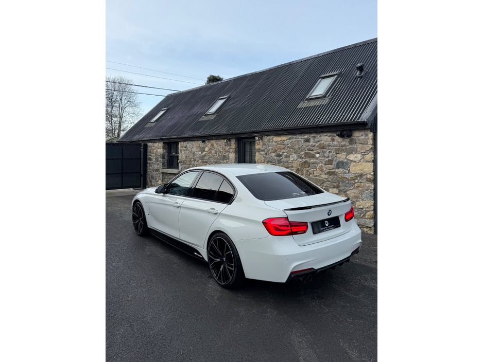 2018 BMW 3 Series 330e M Sport €17,995