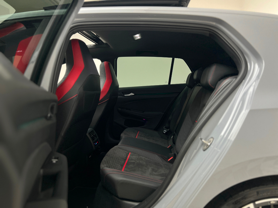 2022 Volkswagen Golf GTI CLUBSPORT 2.0 TSI 300HP *PAN ROOF* €49,990