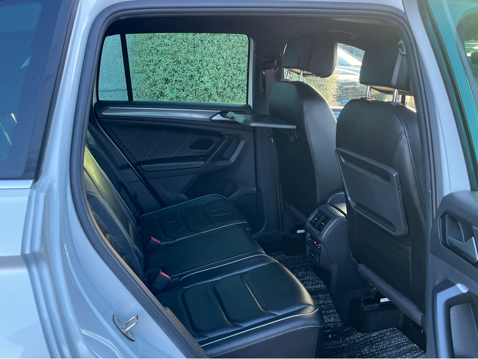 2020 Volkswagen Tiguan R-LINE 4MOTION AUTOMATIC 2.0 DIESEL //LOW MILES//MASSIVE SPEC//FULL LEATHER//DYNAUDIO SOUND SYSTEM//360 PARKING CAMERAS//HEAD UP DISPLAY// €34,950