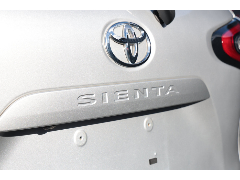 2016 Toyota Sienta  €11,499