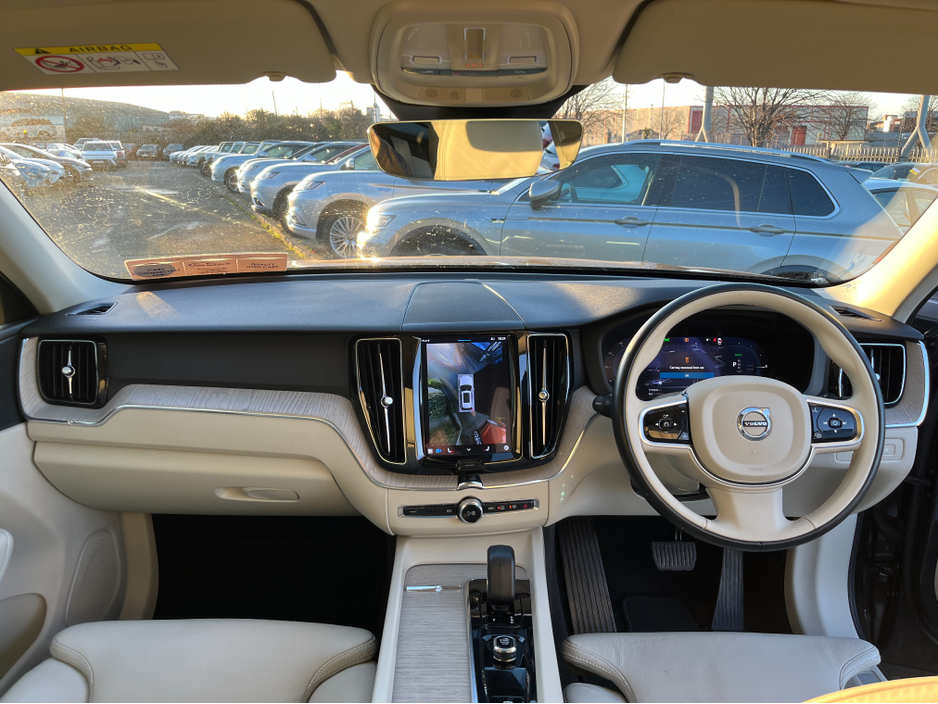 2023 Volvo XC60 T6 PHEV PLUS DARK AWD AUTOMATIC 2.0 PETROL //HIGH SPEC//PANORAMIC GLASS ROOF//360 PARKING CAMERAS//SAT NAV// €39,950