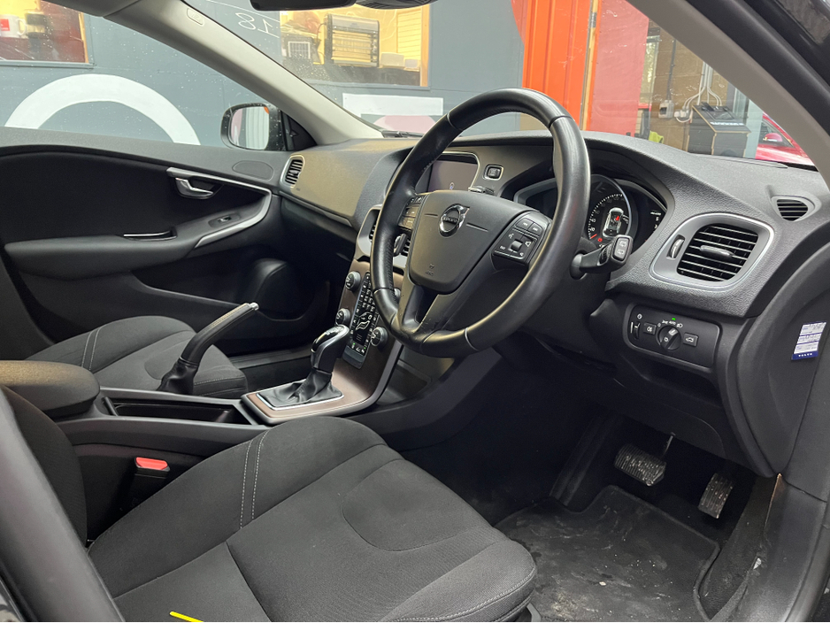 2018 Volvo V40 €16950! 2018 VOLVO V40 D4 NAVI ED 2.0 AUTOMATIC / REVERSE CAMERA / CRUISE CONTROL €16,950