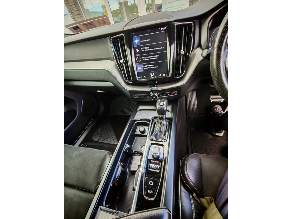 2019 Volvo XC60 2.0 D4 R-DESIGN AWD 5DR A AUTO R-DSGN 190HP €29,800