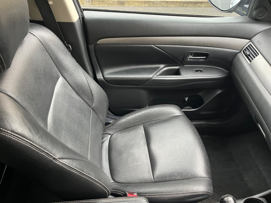 2015 Mitsubishi Outlander 2.2 DI-D 150PS 6MT 4WD 7-Seater Intense €11,950