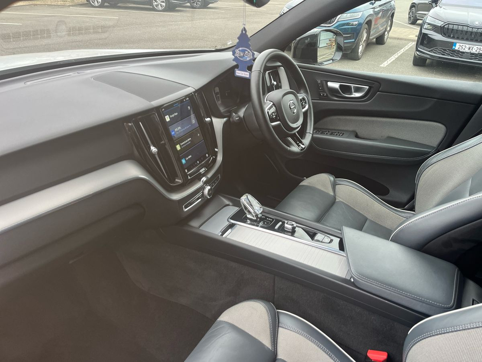 2023 Volvo XC60 T6 Recharge PHEV 350hp AWD AT8 Plus Dark - €44,900