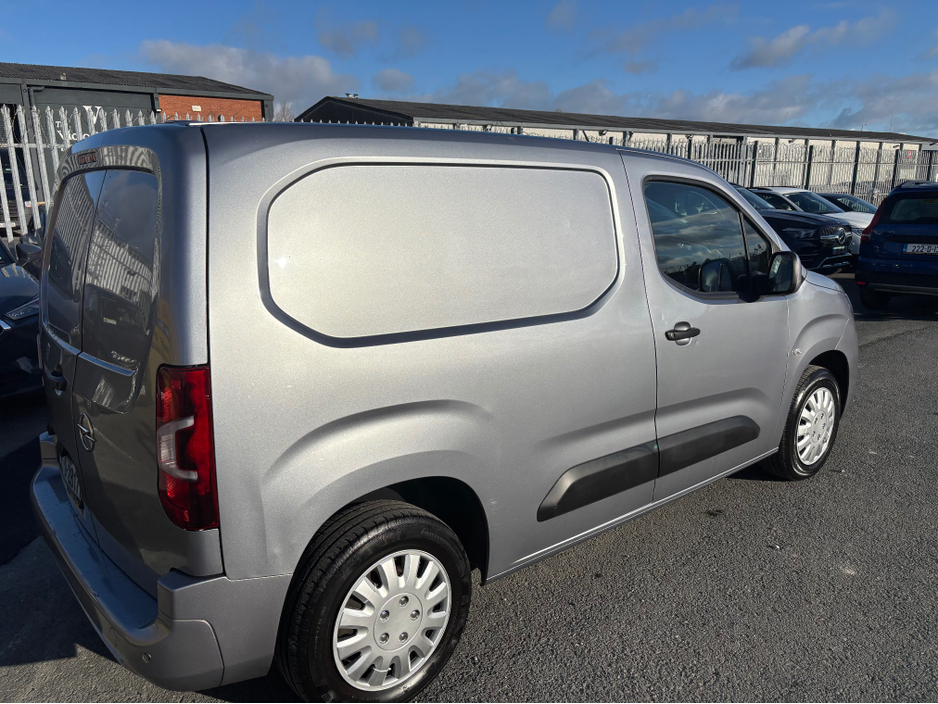 2021 Opel Combo 1.5 3 Seater price is €10406 plus vat €10,406