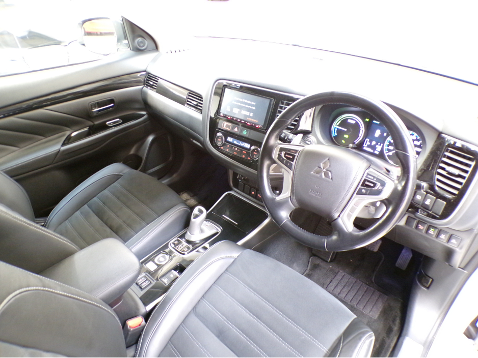 2019 Mitsubishi Outlander *2.4 AUTO HYBRID PLUG-IN*4X4*MITSUBISHI OUTLANDER*WINTER PACK*ELECTRIC HEATED LEATHER AND ALCANTARA SEATES*HEATED S-WHEEL*360 COLOUR CAMERA*PARKING SENSORS*FULL SAFETY PACK*ACTIVE BRAKING €23,900
