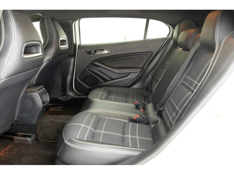 2016 Mercedes-Benz GLA Class GLA 180 *HALF LEATHER*REVERSE CAM*PARK SENSORS* €18,890