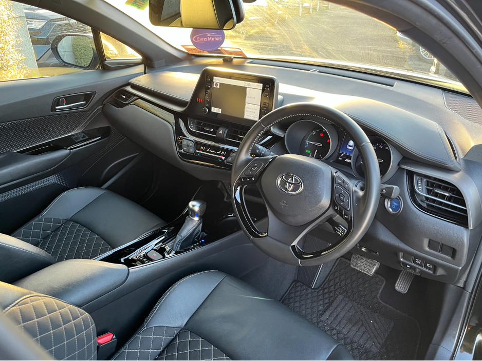 2023 Toyota C-HR SOL HYBRID AUTOMATIC 1.8 PETROL //LOW MILES//HIGH SPEC//HALF LEATHER HEATED SEATS//360 PARKING CAMERAS//KEYLESS ENTRY// €29,950
