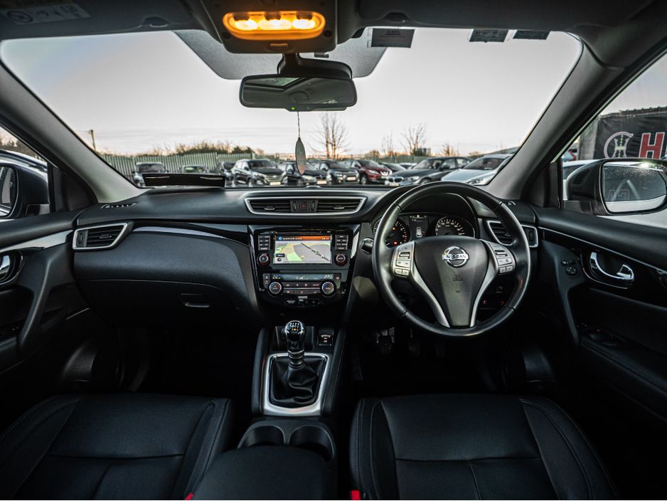 2017 Nissan Qashqai 2017 Qashqai 1.2/1 owner/High spec/1yr warranty €15,888