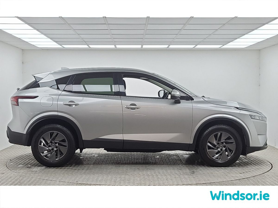 2022 Nissan Qashqai 1.3 PET MILD HYBRID SV + Glass Roof Rail Pack €25,995