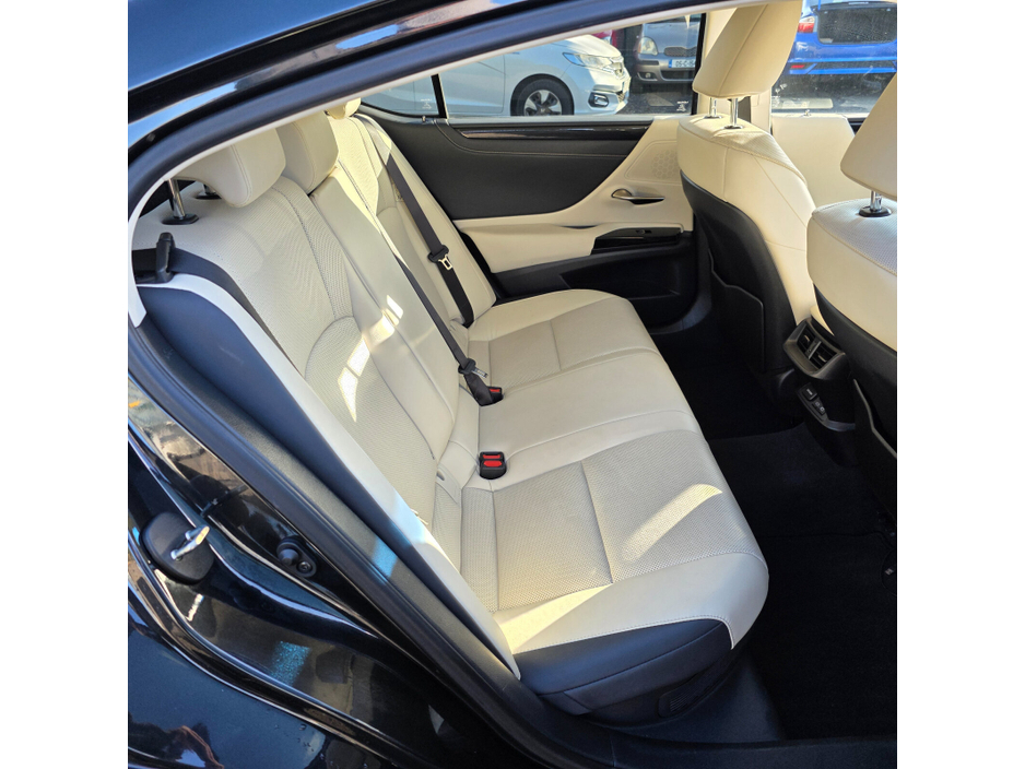2023 Lexus ES 300 H ES300h Dynamic €43,950