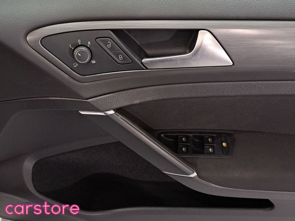 2017 Volkswagen Golf  €17,880