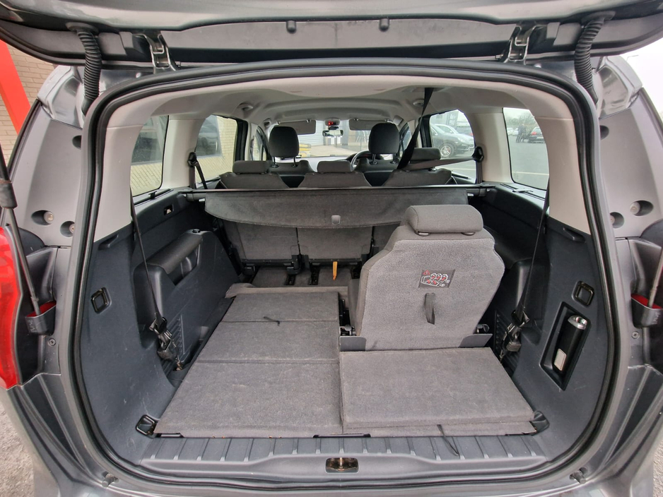 2012 Peugeot 5008 ACTIVE 1.6 HDI 112 7 SEATS 4DR €4,900