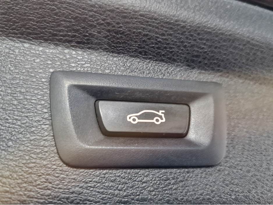 2019 BMW X2 X-DRIVE 20D SE AUTOMATIC **HIGH SPEC / 18" UPGRADED ALLOYS / CRUISE CONTROL / ELECTRIC BOOTLID / FULL BLACK LEATHER / HEADS UP DISPLAY / REVERSE CAMERA / SAT NAV / WIRELESS PHONE CHARGING** €22,900