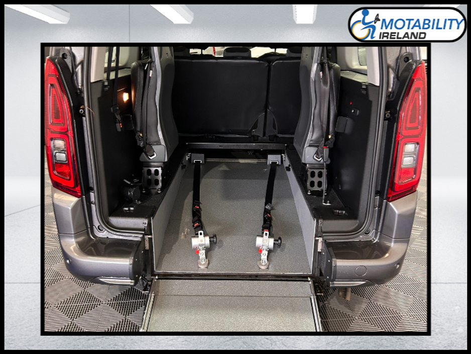 2026 Volkswagen Caddy Maxi 1.5 PHEV Wheelchair Accessible 7 Seats €69,995